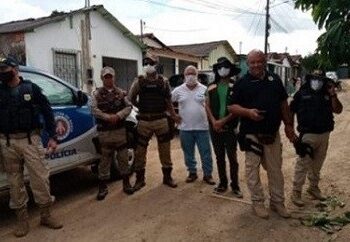 Operação da Polícia Rodoviária Federal e Militar em Mascote resulta em mais de 500 pássaros aprendidos