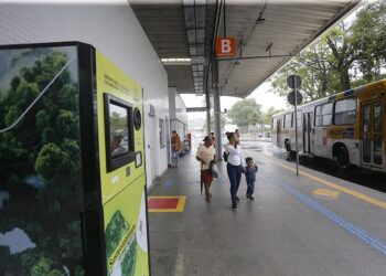 Máquinas de reciclagem em terminais de ônibus oferecem vantagens por descarte sustentável
