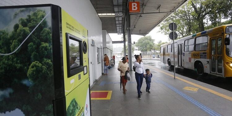 Máquinas de reciclagem em terminais de ônibus oferecem vantagens por descarte sustentável