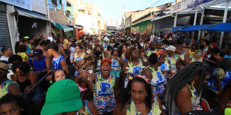 Moradores do Nordeste de Amaralina curtem sete dias de folia no Circuito Mestre Bimba