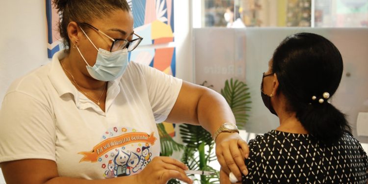 Confira os postos de vacinação contra a Covid-19 em Salvador para esta quinta (2)