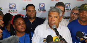 Jerônimo participa da primeira entrega de alimentos do programa Bahia Sem Fome