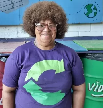Catadora que morou no aeroporto é sucesso nas redes com dicas de reciclagem
