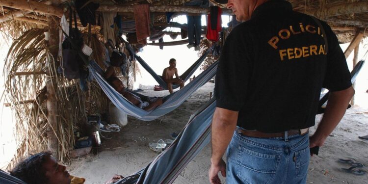 policia-resgata-6-pessoas-em-condicoes-analogas-a-escravidao-no-rj