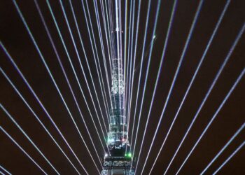 paris-abre-olimpiada-com-inedita-cerimonia-a-ceu-aberto