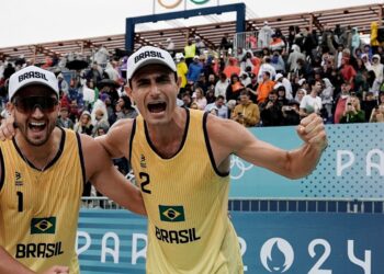 andre-e-george-sobram-na-estreia-do-volei-de-praia-em-paris-2024
