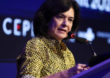 apos-morte-por-coqueluche,-ministra-reforca-pedido-para-vacinacao