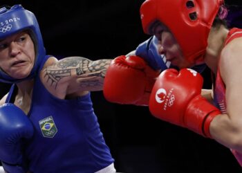 bia-ferreira-inicia-torneio-olimpico-de-boxe-com-triunfo-incontestavel